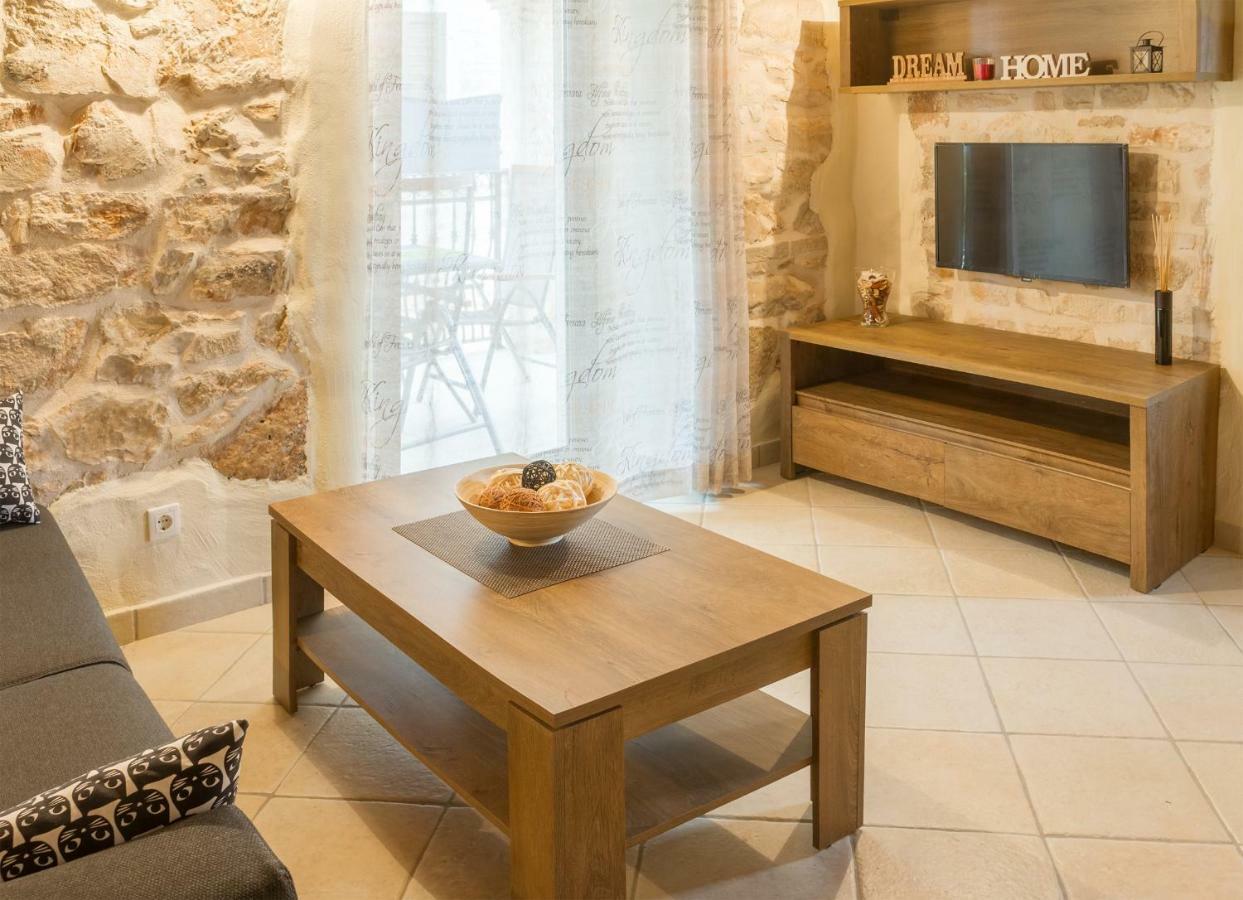 Apartments P&B Tar-Vabriga ภายนอก รูปภาพ