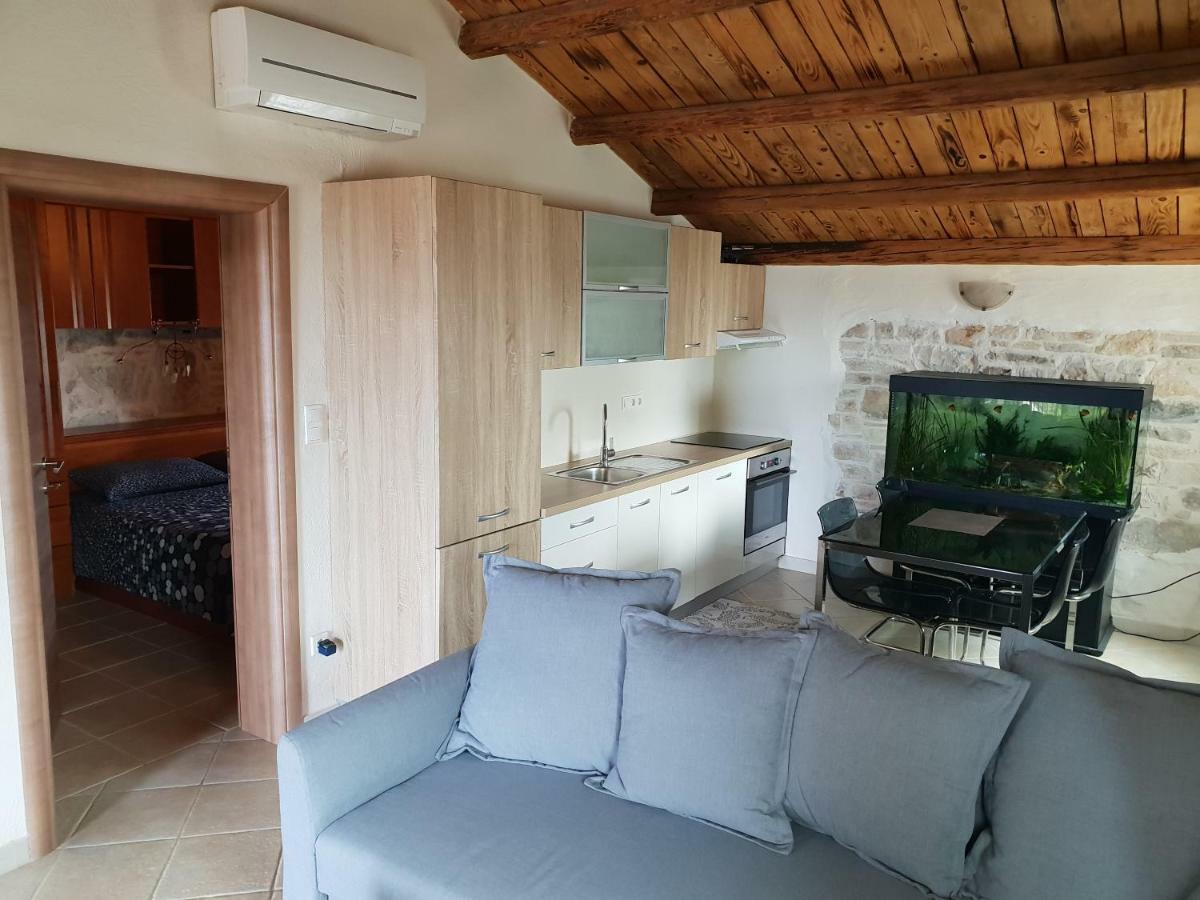 Apartments P&B Tar-Vabriga ภายนอก รูปภาพ